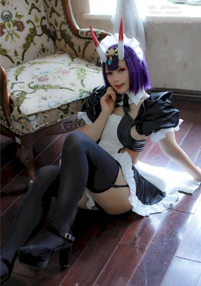 在卧室里和丝袜麻麻啪啪_1080P影视在线观看
